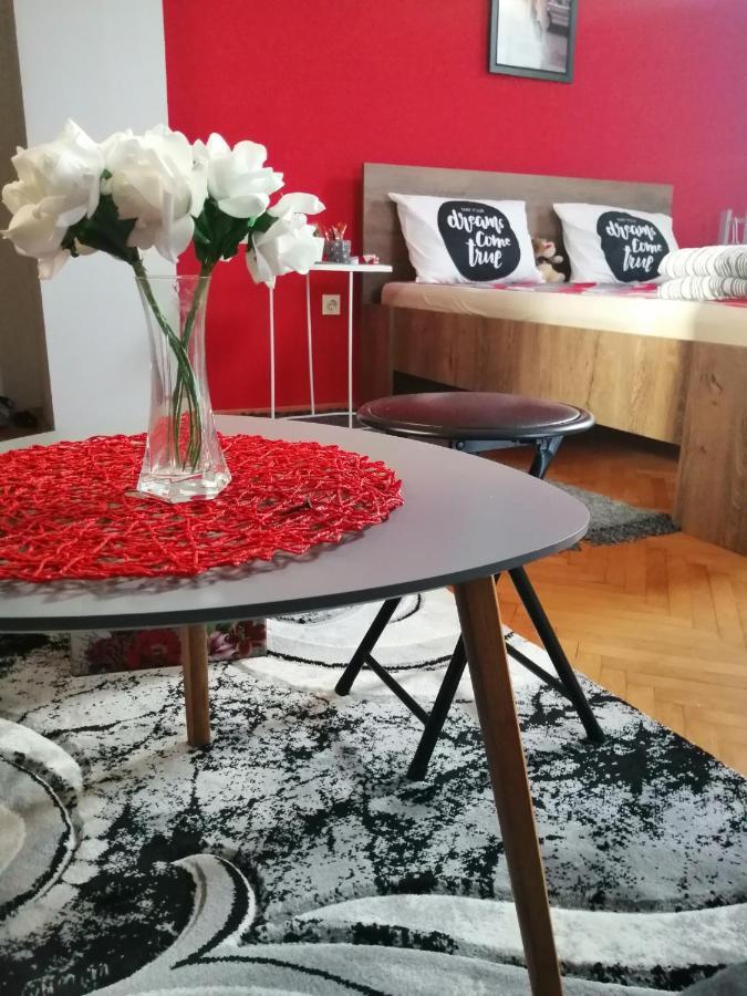 Apartman Red Wall Čačak Extérieur photo