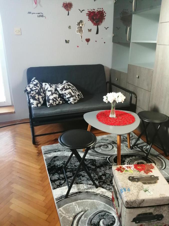 Apartman Red Wall Čačak Extérieur photo