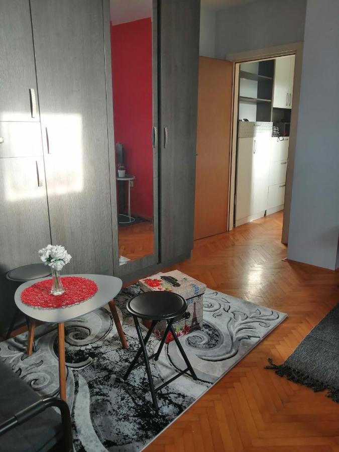 Apartman Red Wall Čačak Extérieur photo