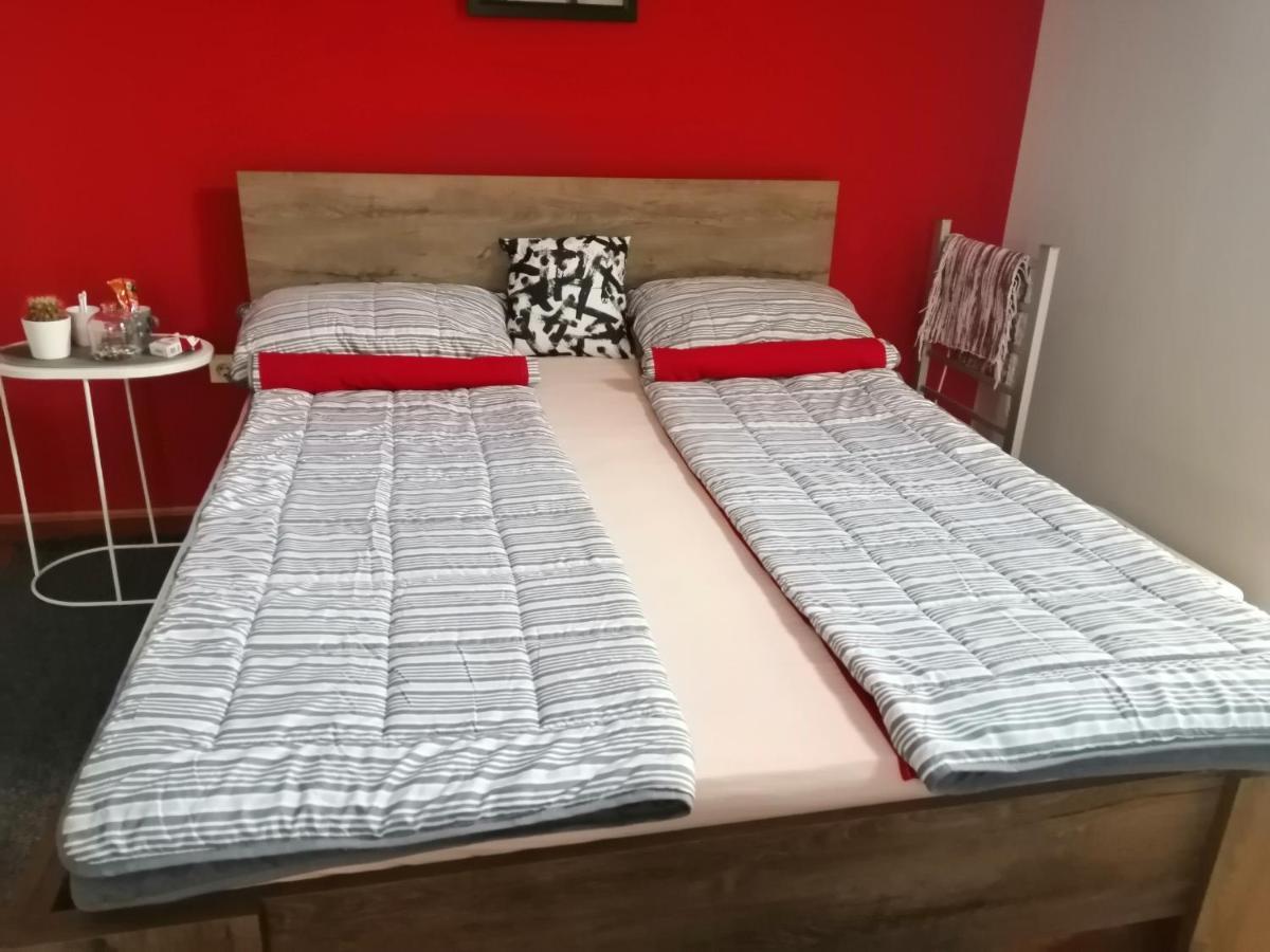 Apartman Red Wall Čačak Extérieur photo